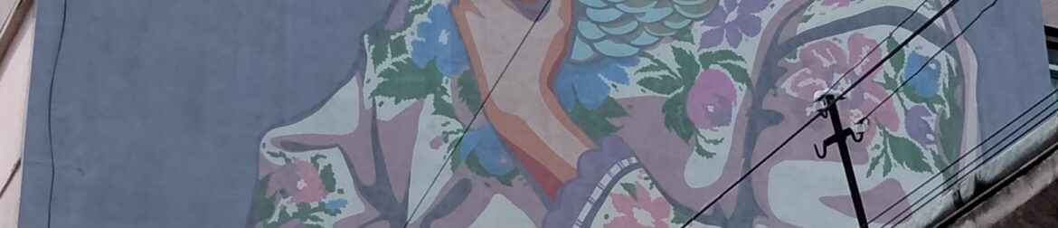 Street Art d'une femme sur la façade d'un immeuble