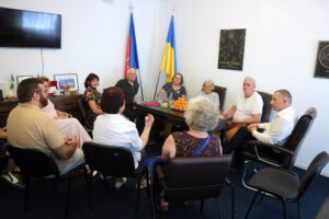 Première rencontre à la mairie de Khotyn avec la délégation française